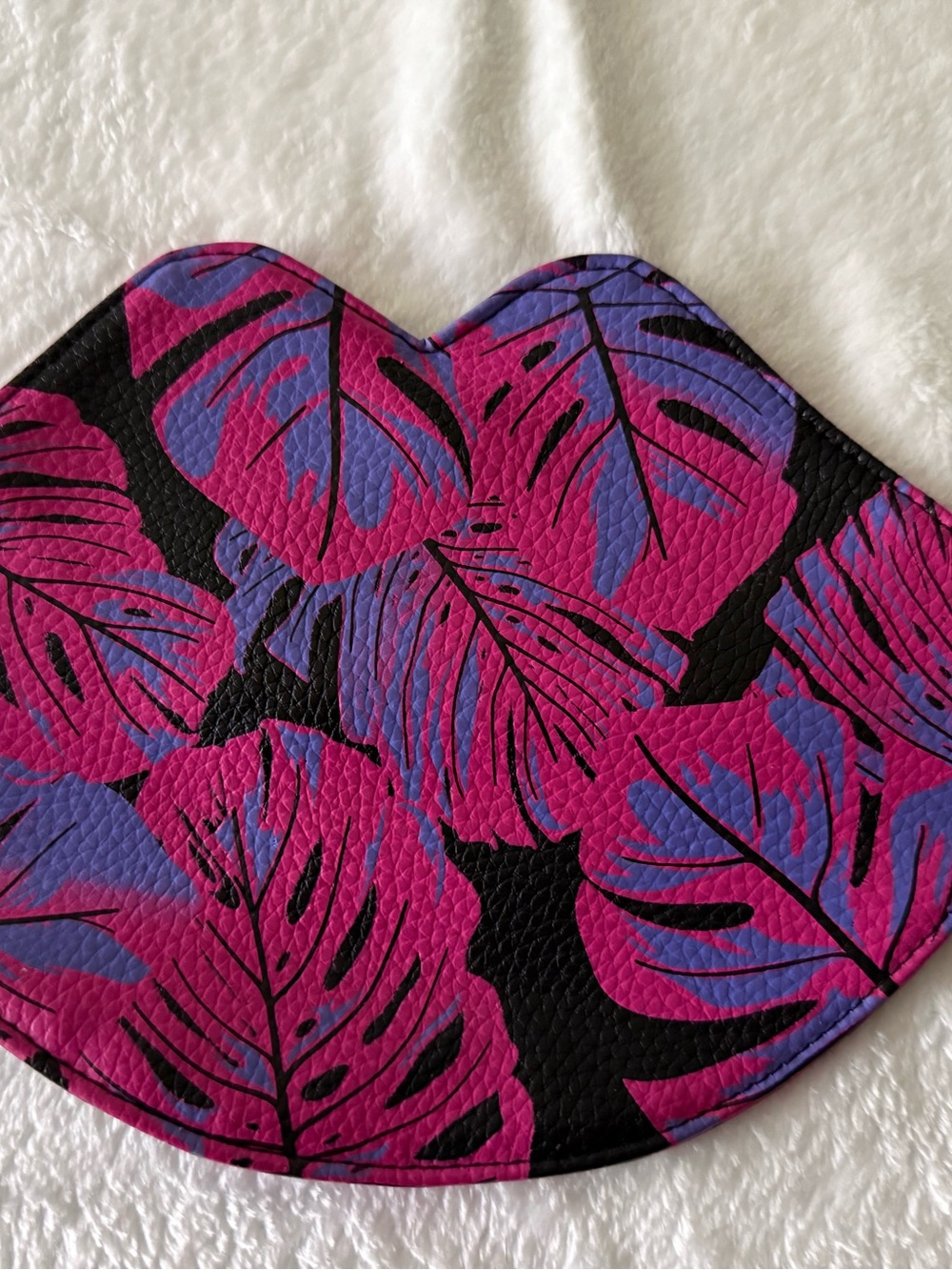 NYX Professional Ultra Beauty Collab XO Lips Black Tropical Cosmetic Bag - Picture 2 of 3